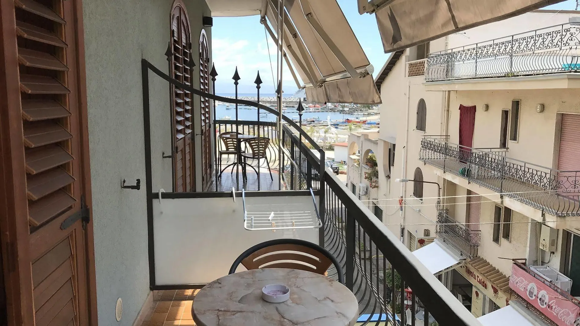 Kalaskiso' Giardini Naxos Olaszország